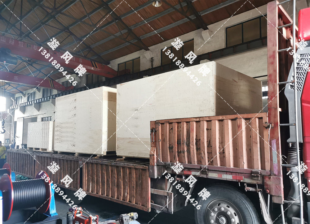 8臺5噸卷揚(yáng)機(jī)出口打包裝車送往天津港